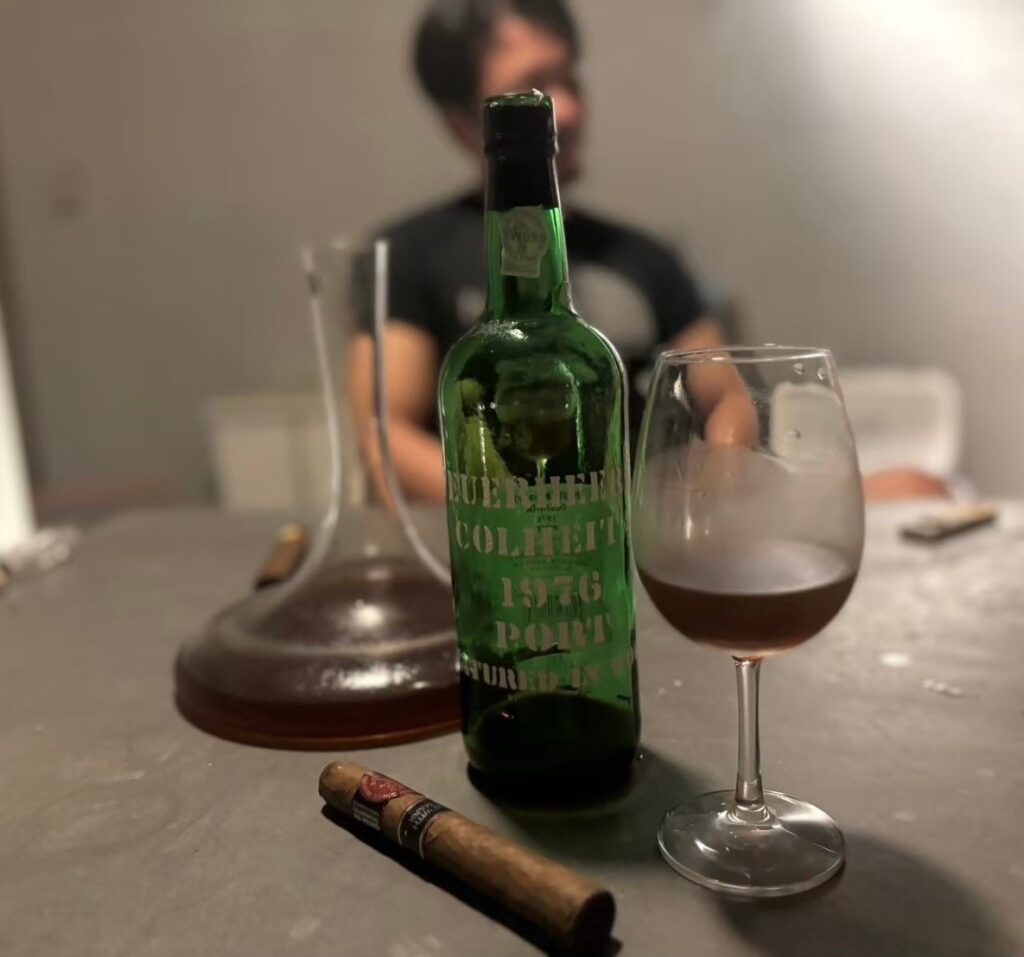 1976年産のコリェイタ(トウニーポート版のヴィンテージ・ポート)、デキャンタ、グラス