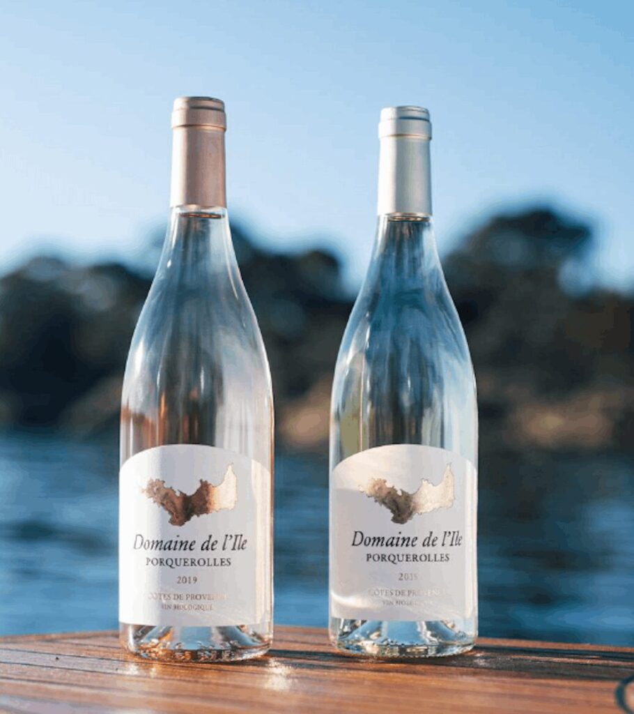 ドメーヌ・ド・リルの白、ロゼそれぞれのボトル